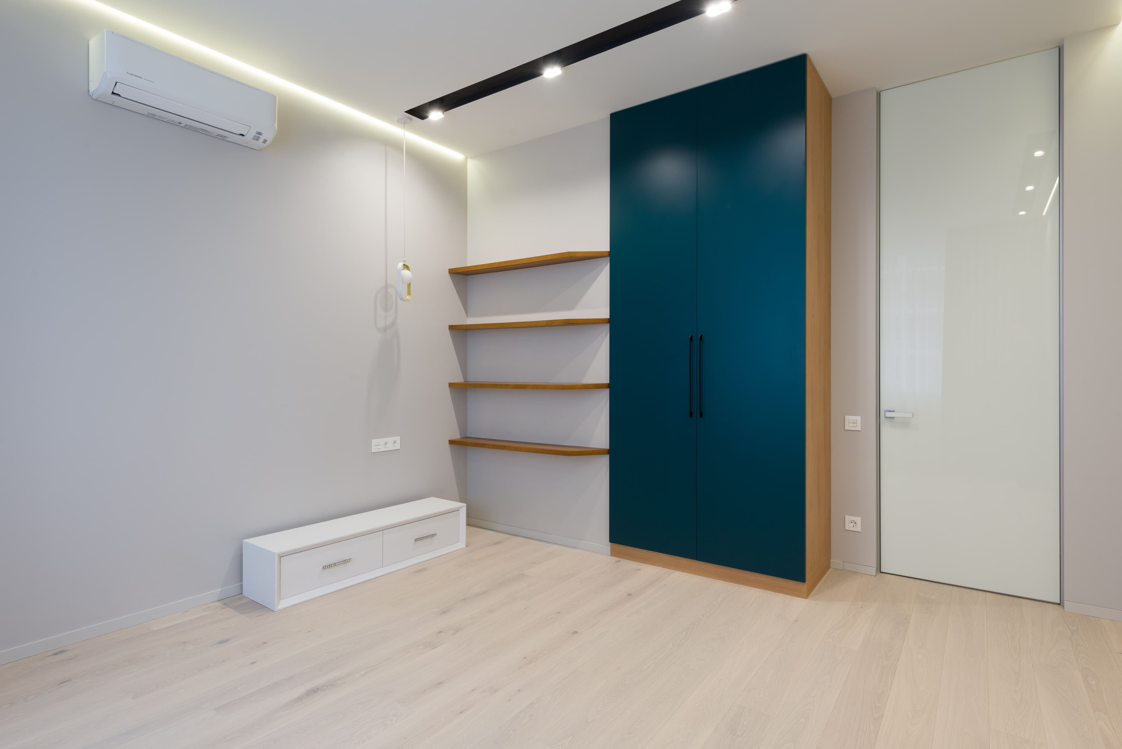 Wardrobes project 14